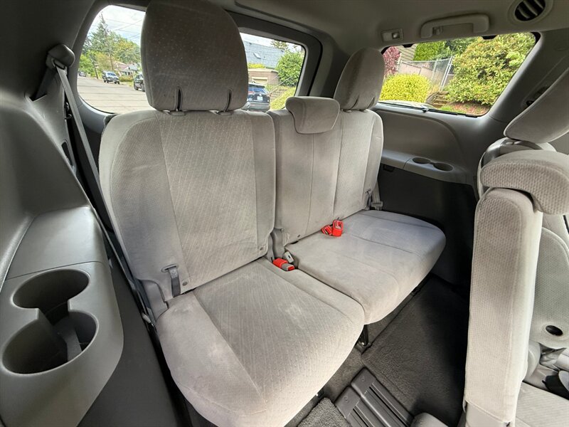 Used 2016 Toyota Sienna LE FWD image 12