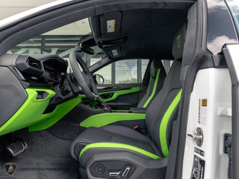 Used 2025 Lamborghini Urus SE AWD/4WD image 17