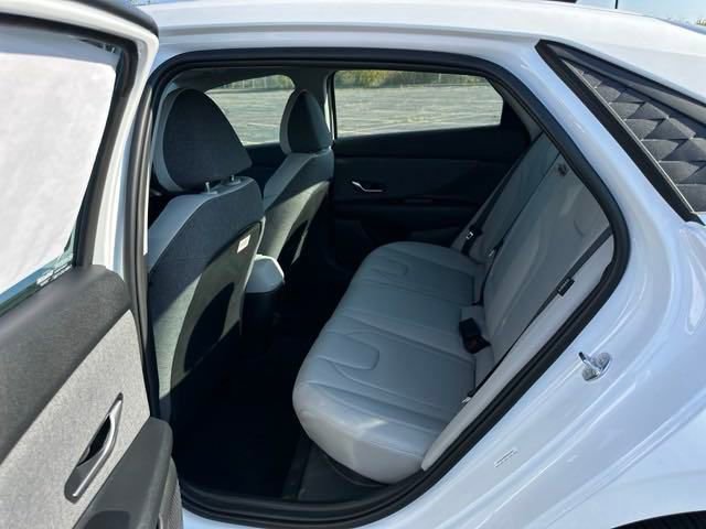 New 2025 Hyundai Elantra Limited w/ Cargo Package image 19