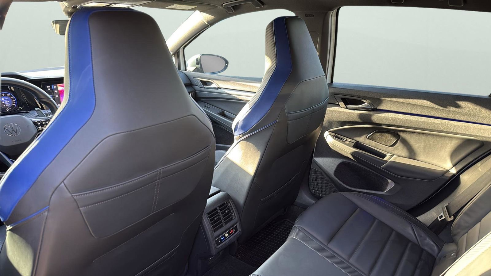 Used 2024 Volkswagen Golf R image 29