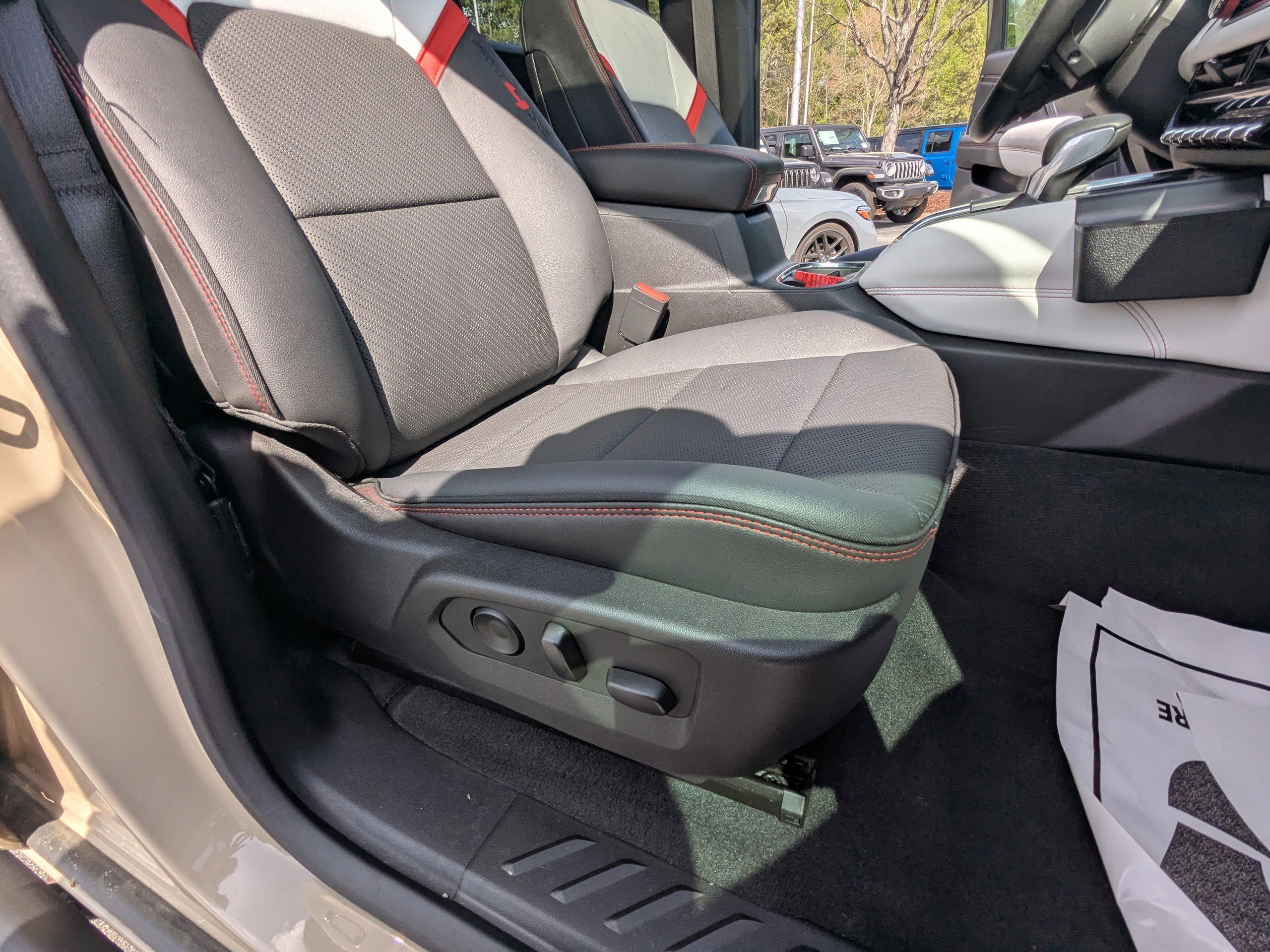 Used 2023 GMC Canyon AT4X image 16