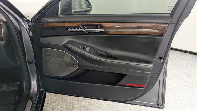 Used 2017 Genesis G90 3.3T Premium image 24