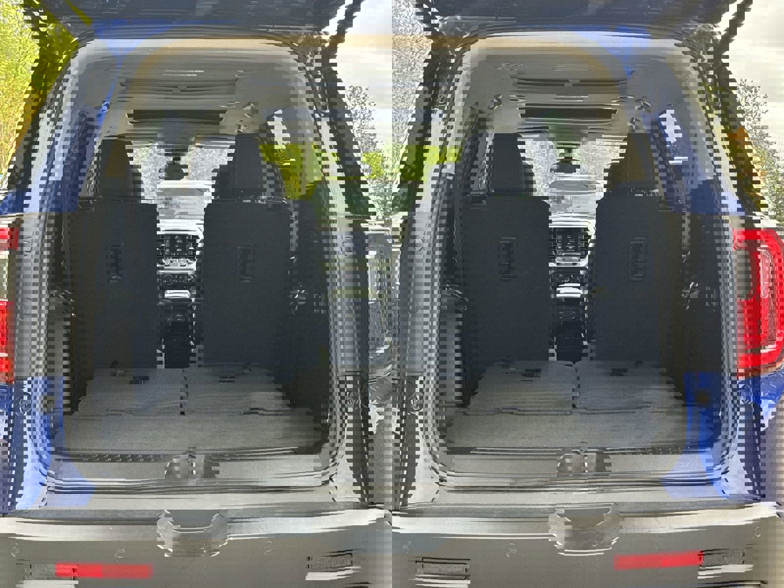 Certified 2023 GMC Acadia SLE w/ Driver Convenience Package image 32