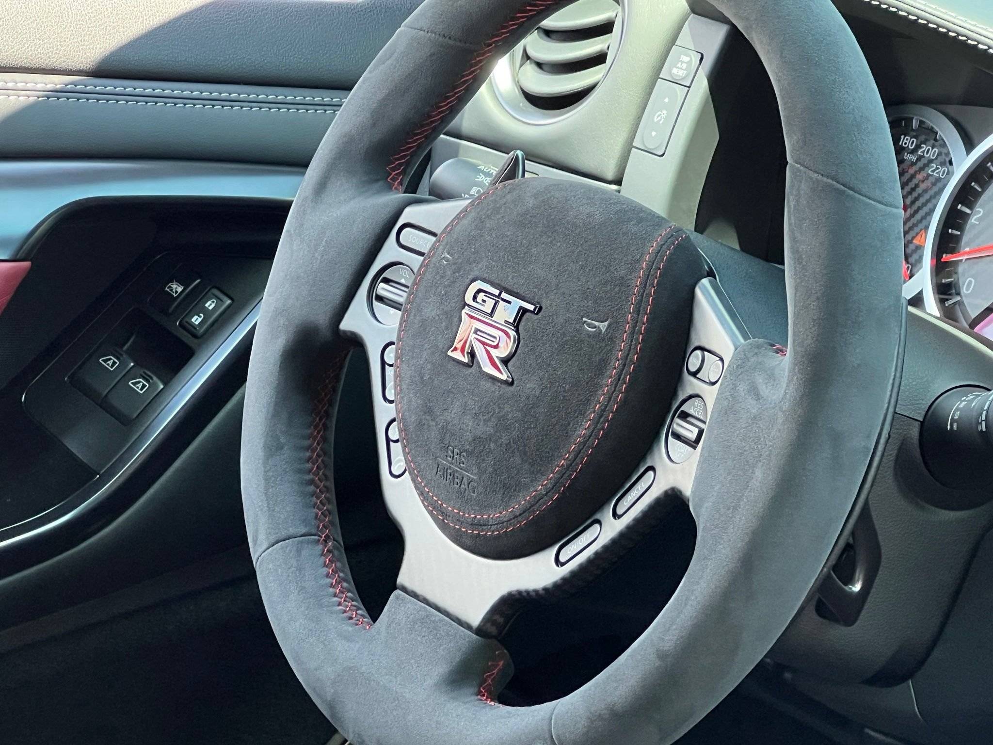 Used 2016 Nissan GT-R Black Edition AWD/4WD image 39