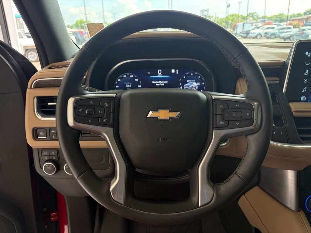 Used 2023 Chevrolet Suburban Premier AWD/4WD image 3
