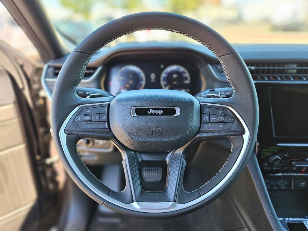 New 2025 Jeep Grand Cherokee Altitude image 24