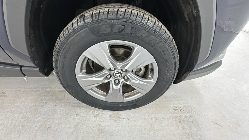 Used 2022 Toyota RAV4 XLE image 9