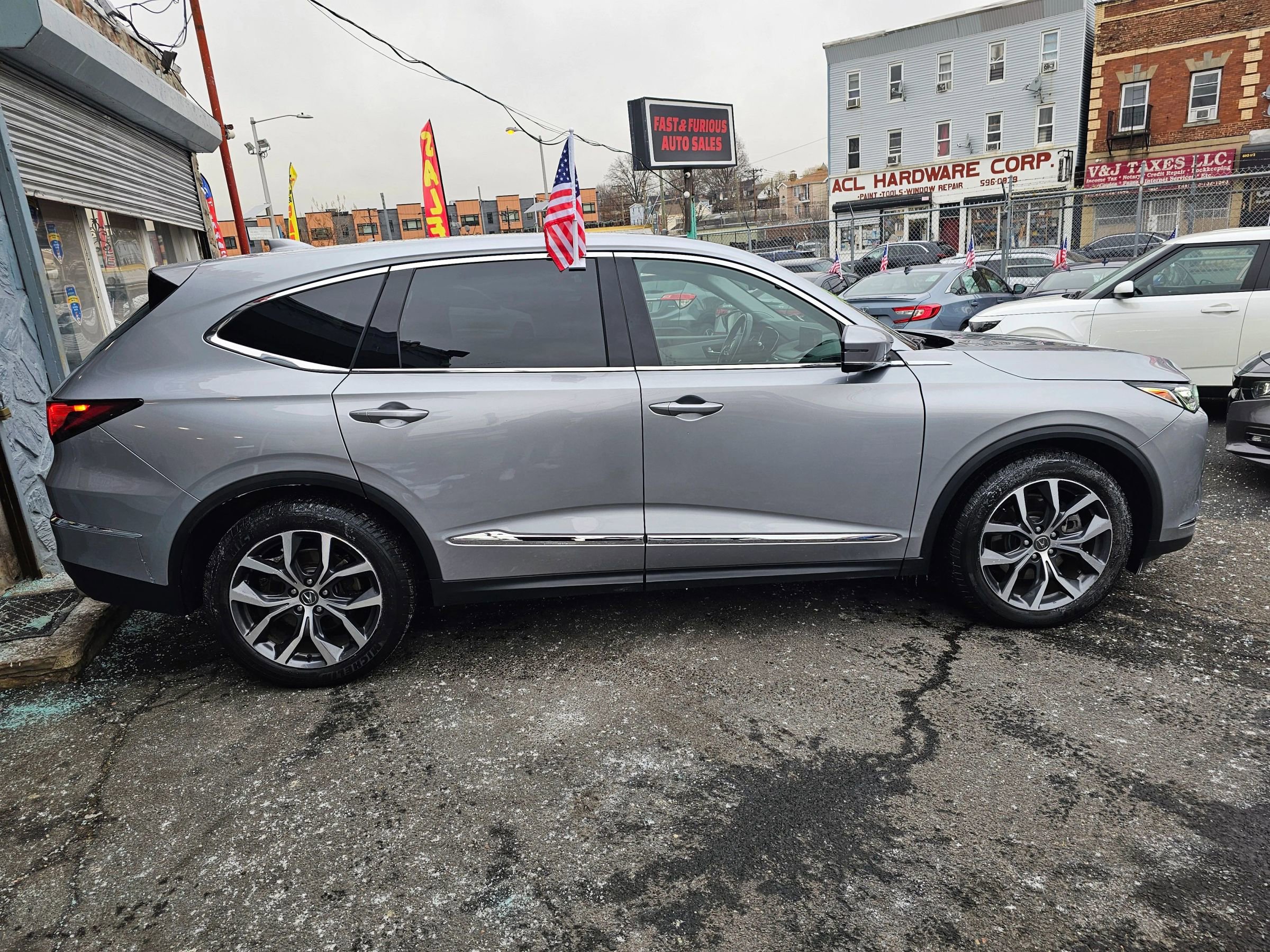 Used 2022 Acura MDX SH-AWD w/ Technology Package image 3