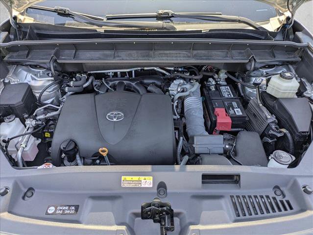 Used 2022 Toyota Highlander LE FWD image 23