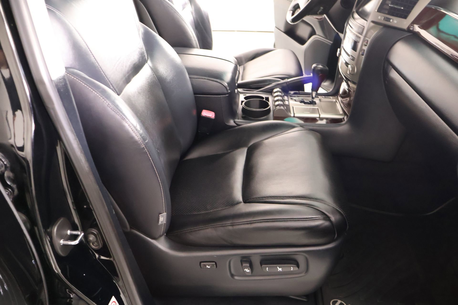 Used 2015 Lexus LX 570 4WD image 16