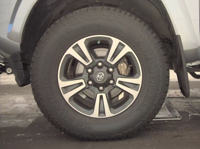 Used 2017 Toyota Tacoma TRD Sport image 26