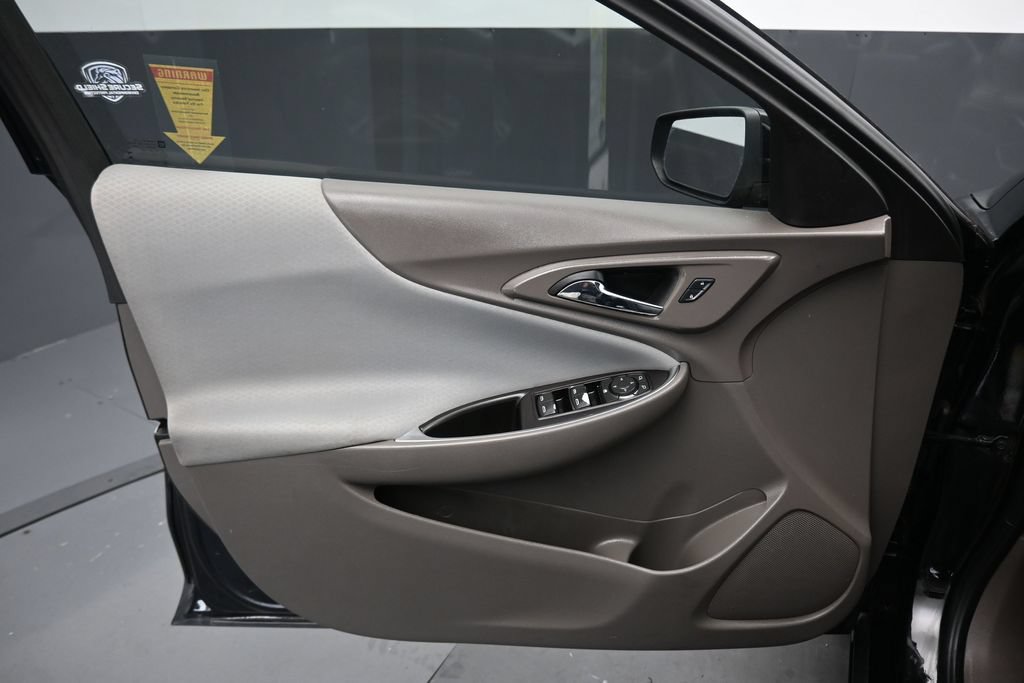 Used 2017 Chevrolet Malibu LT FWD image 9