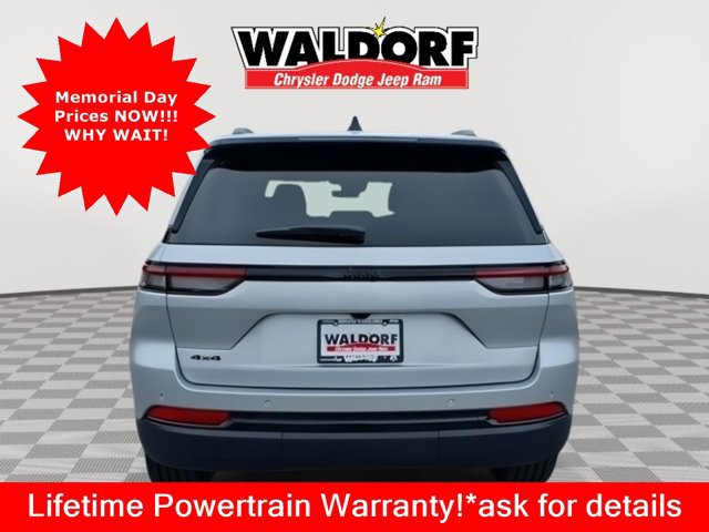 New 2025 Jeep Grand Cherokee Altitude AWD/4WD image 4