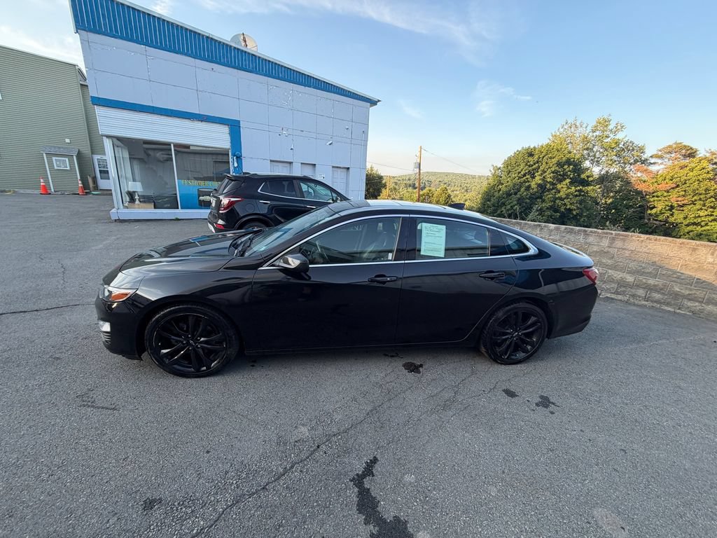 Used 2021 Chevrolet Malibu LT w/ Leather Package FWD image 2