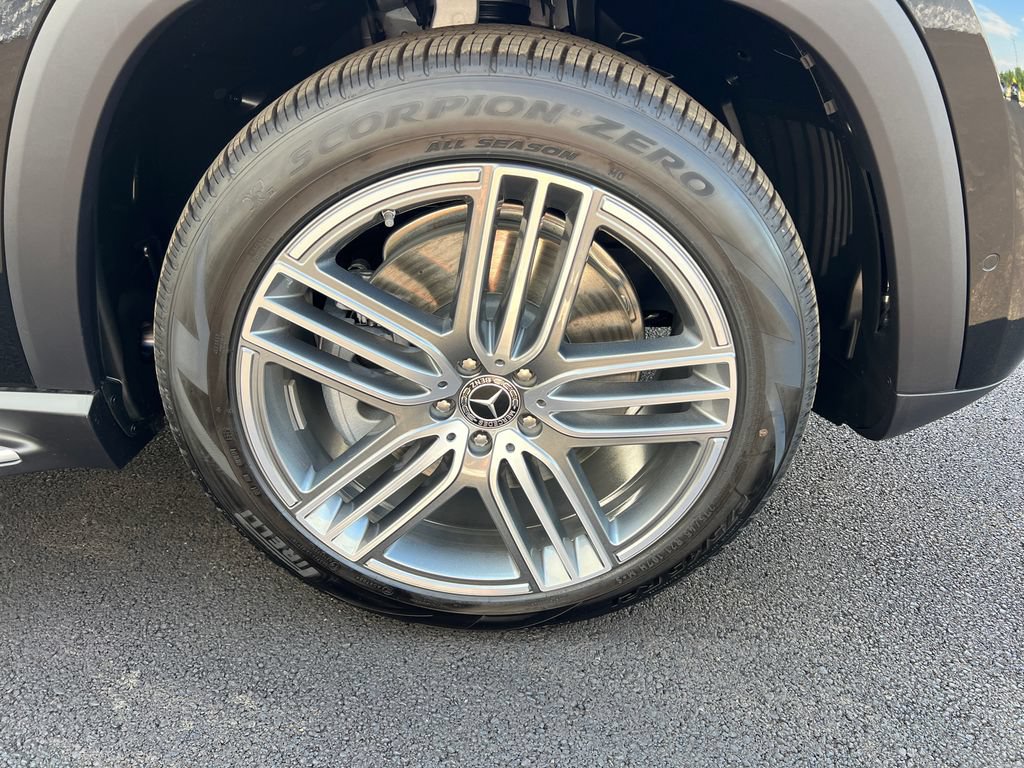 New 2026 Mercedes-Benz GLS 450 4MATIC image 37