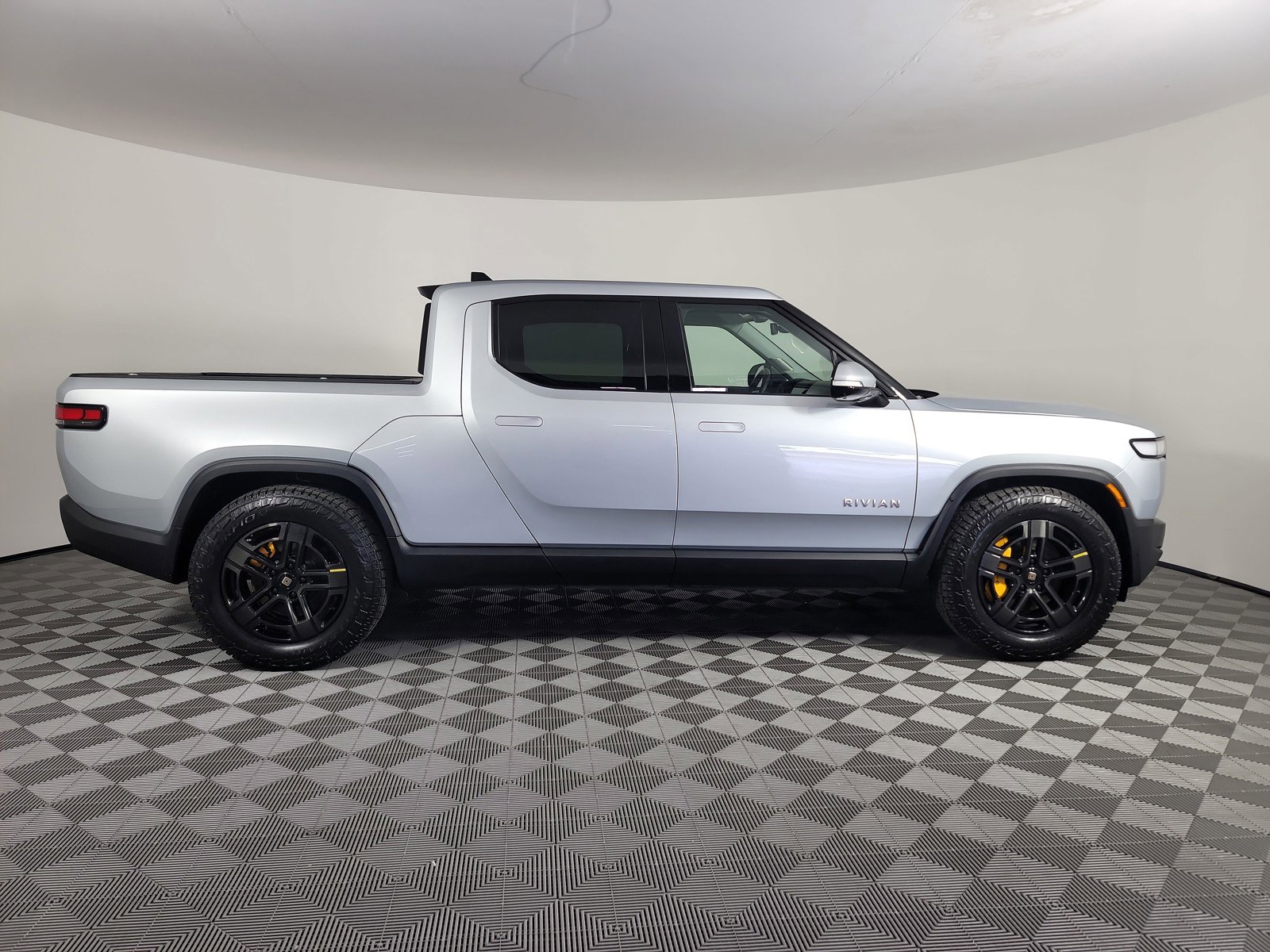 Used 2023 Rivian R1T Adventure image 6