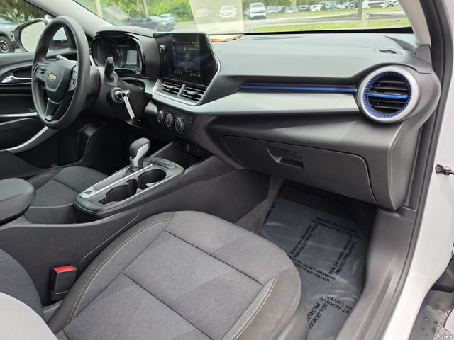 Used 2025 Chevrolet Trax LS w/ LS Convenience Package FWD image 13