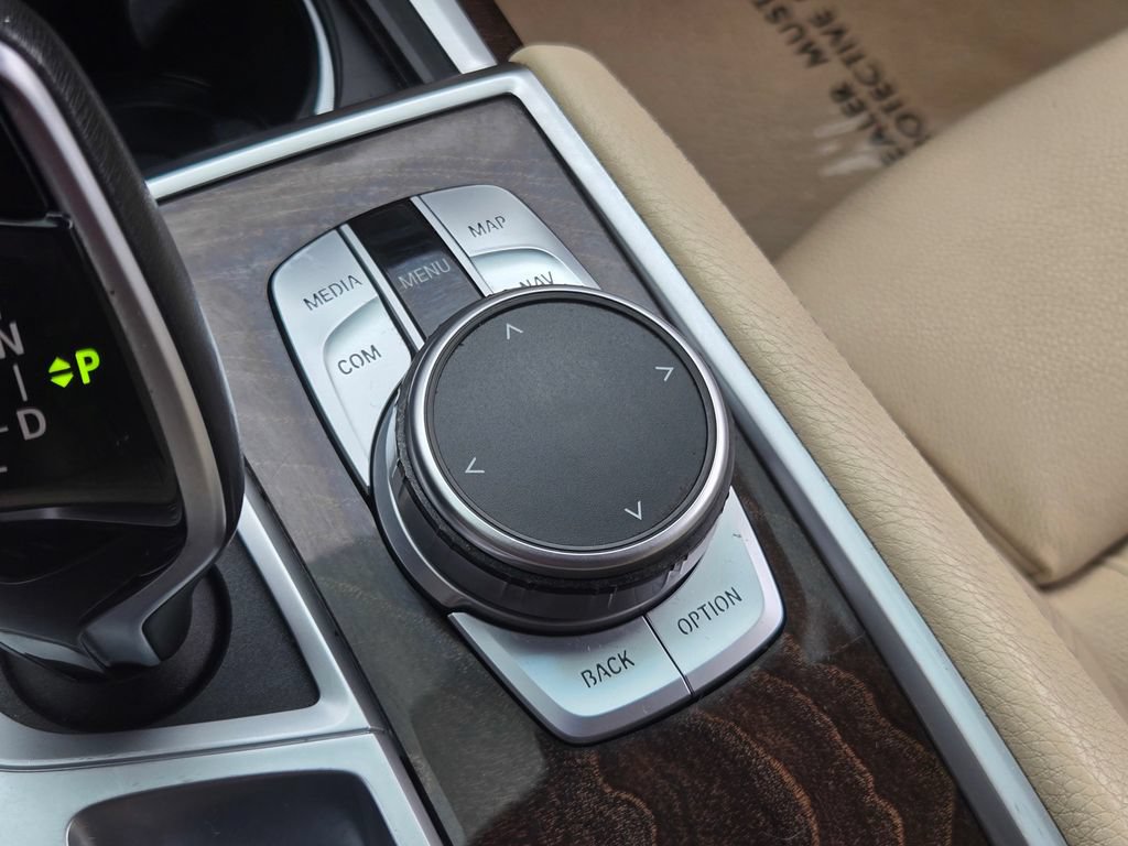 Used 2021 BMW 740i w/ M Sport Package RWD image 26