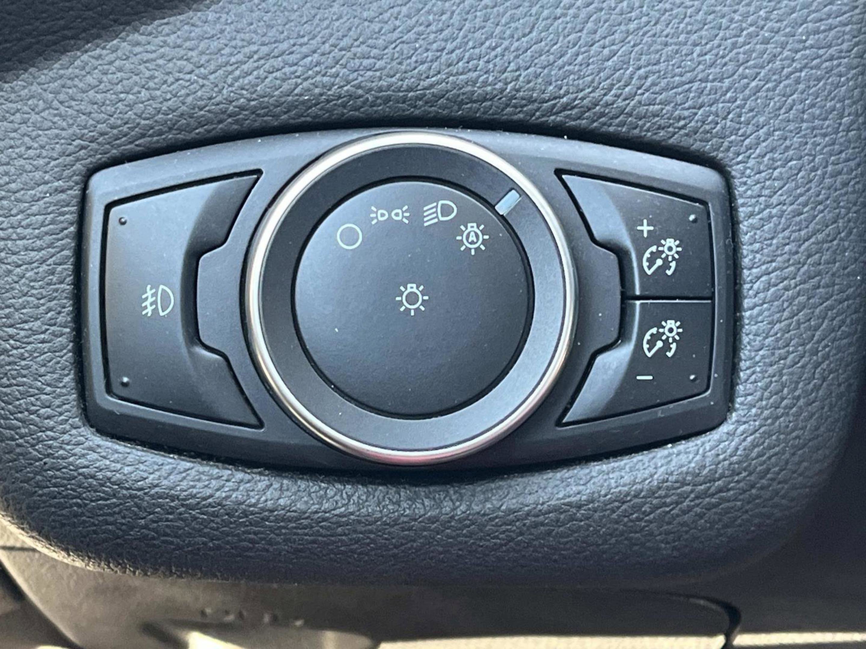 Used 2016 Ford Escape SE w/ Equipment Group 201A image 31