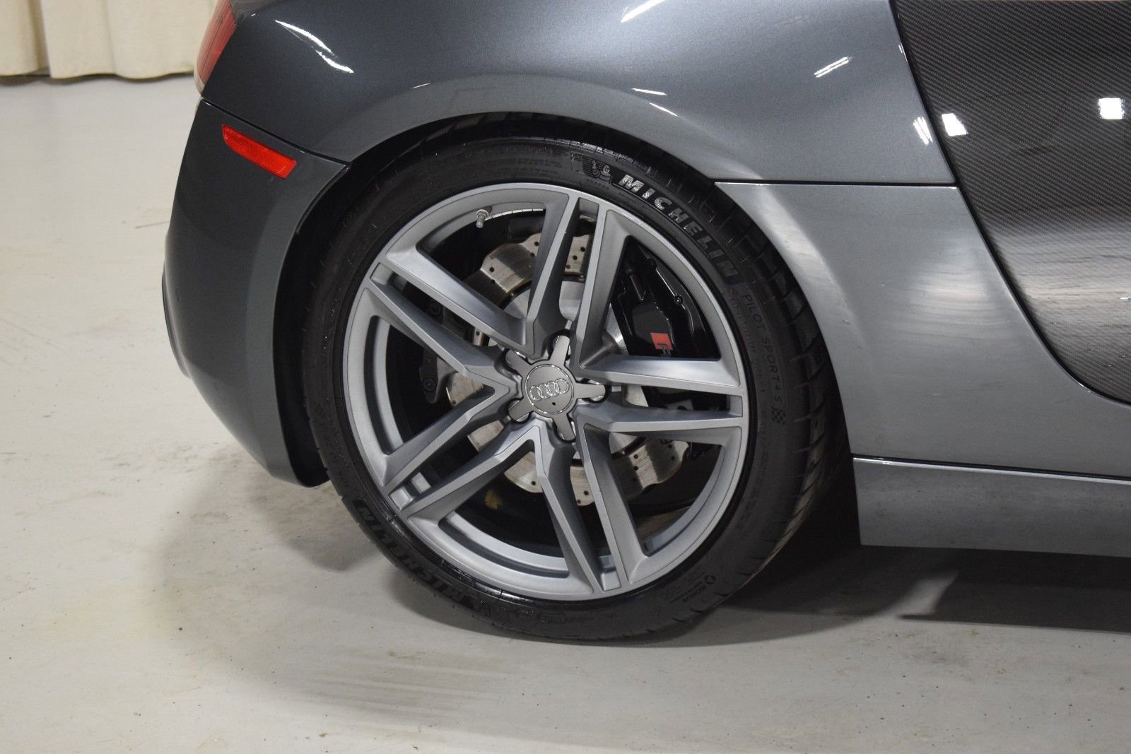 Used 2014 Audi R8 V8 w/ Convenience Package image 15