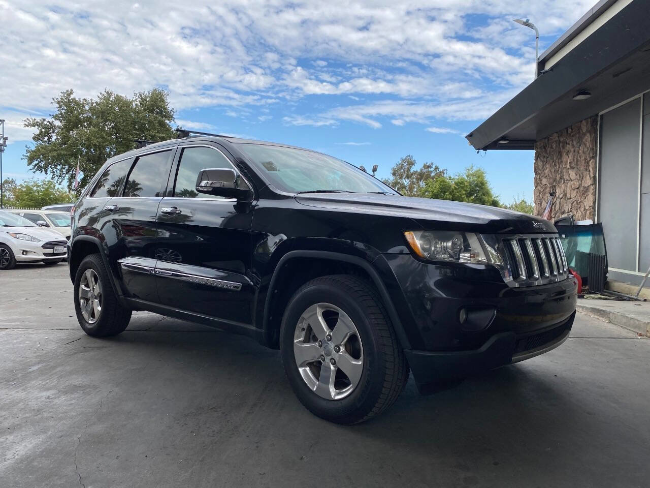 Used 2013 Jeep Grand Cherokee Limited w/ Luxury Group II image 35