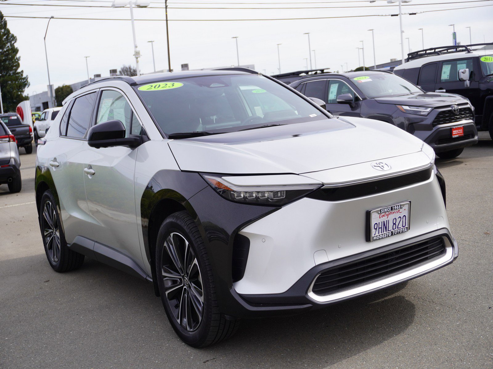 Used 2023 Toyota bZ4X Limited image 1