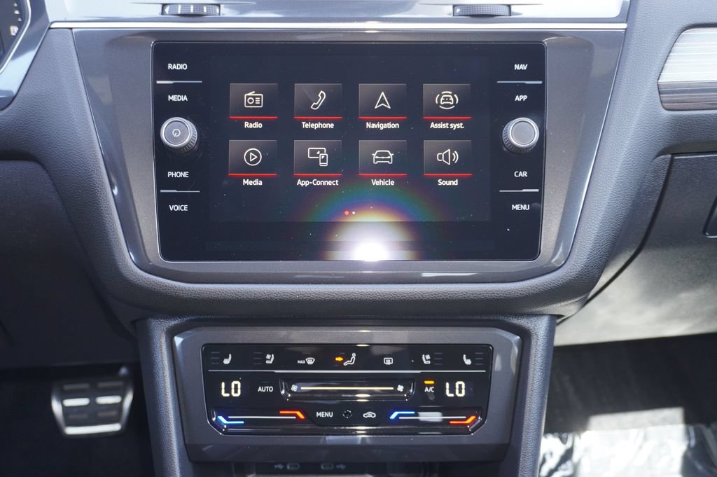 Used 2022 Volkswagen Tiguan SEL R-Line AWD/4WD image 19