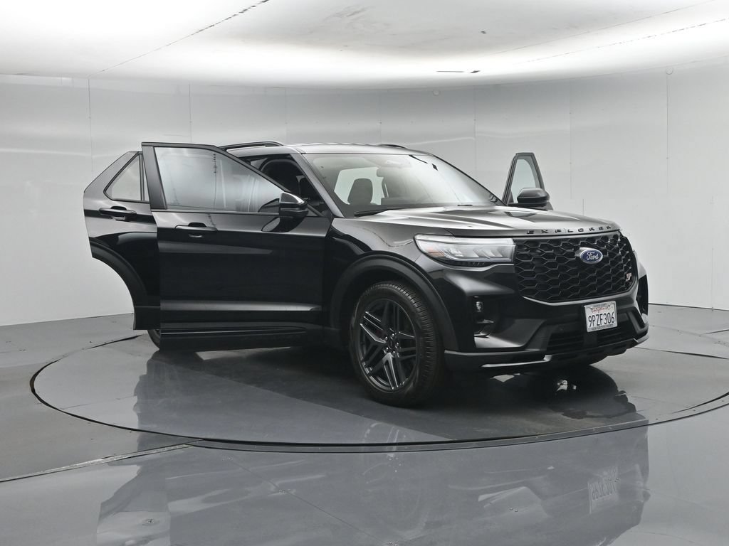 Used 2025 Ford Explorer ST RWD image 35