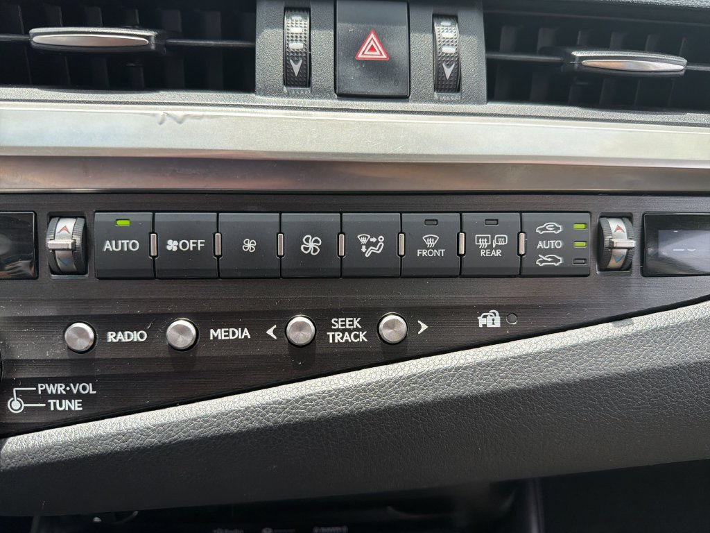 Used 2021 Lexus ES 300h FWD image 19