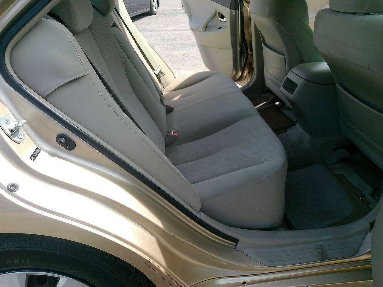 Used 2010 Toyota Camry LE FWD image 26