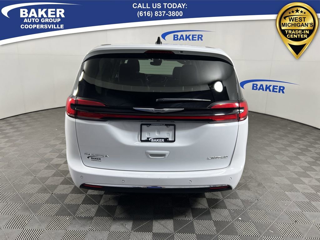 Used 2024 Chrysler Pacifica Limited image 8
