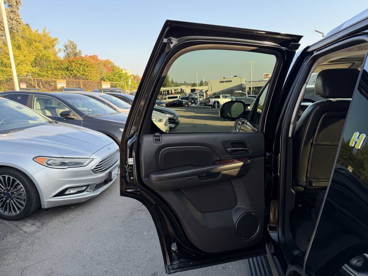 Used 2011 Cadillac Escalade 4WD Hybrid image 13