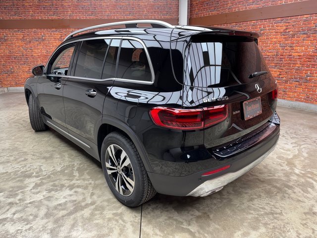 Used 2025 Mercedes-Benz GLB 250 4MATIC image 3