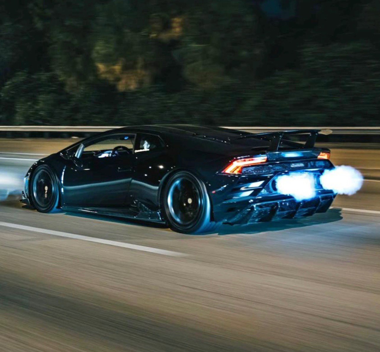 Used 2021 Lamborghini Huracan EVO image 17