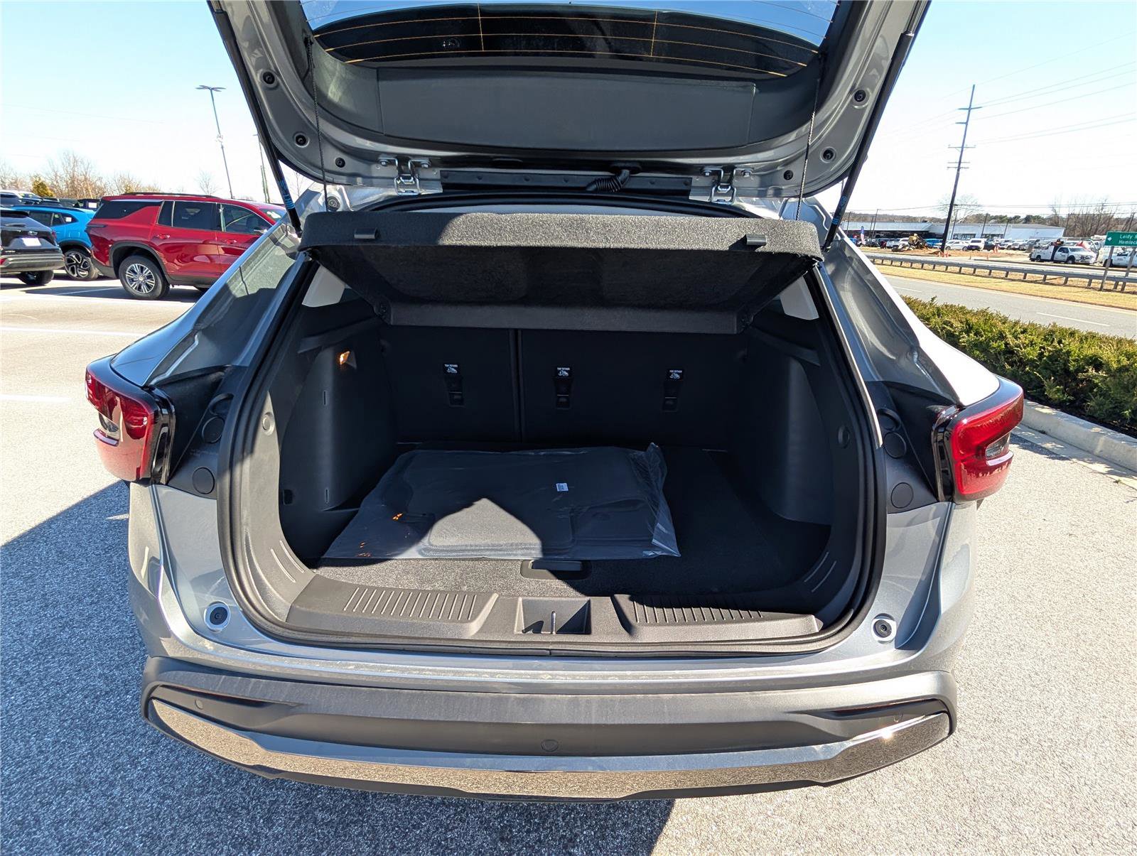 New 2026 Chevrolet Trax ACTIV w/ Sunroof Package FWD image 8