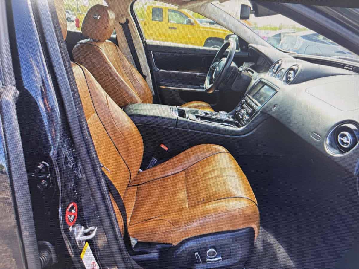 Used 2016 Jaguar XJ R-Sport RWD image 8