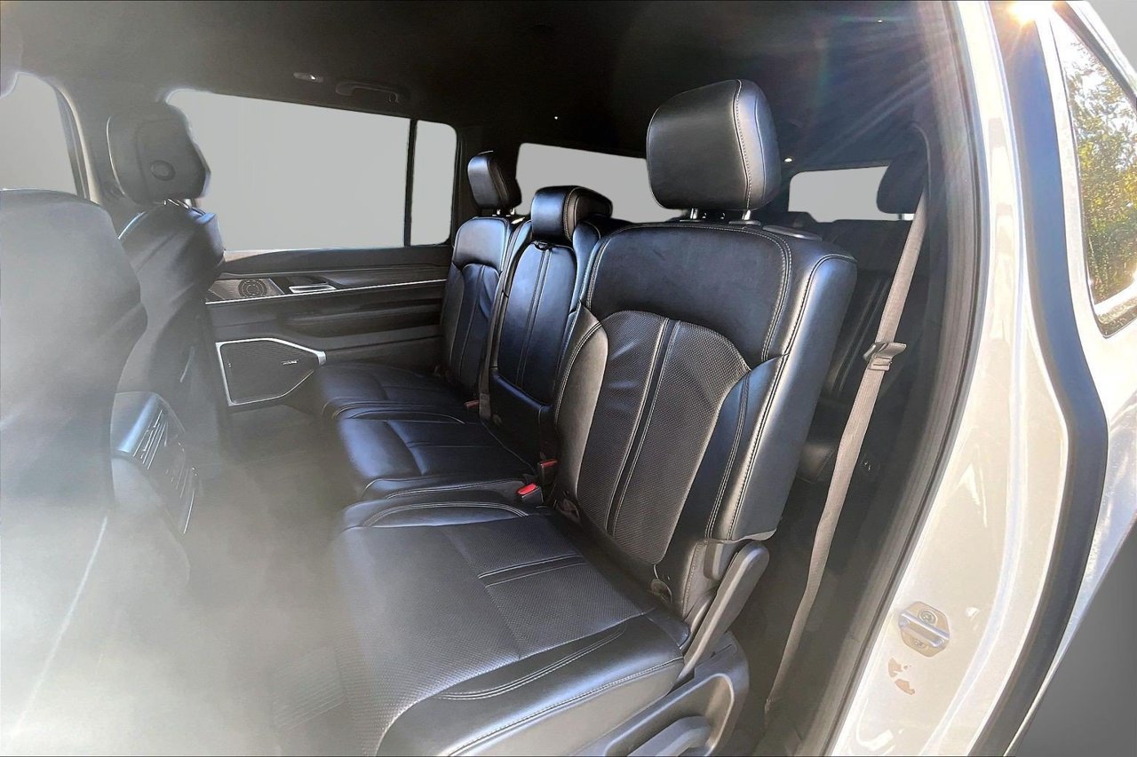 Certified 2024 Jeep Wagoneer L Series II w/ Flexible Seating Group AWD/4WD image 21