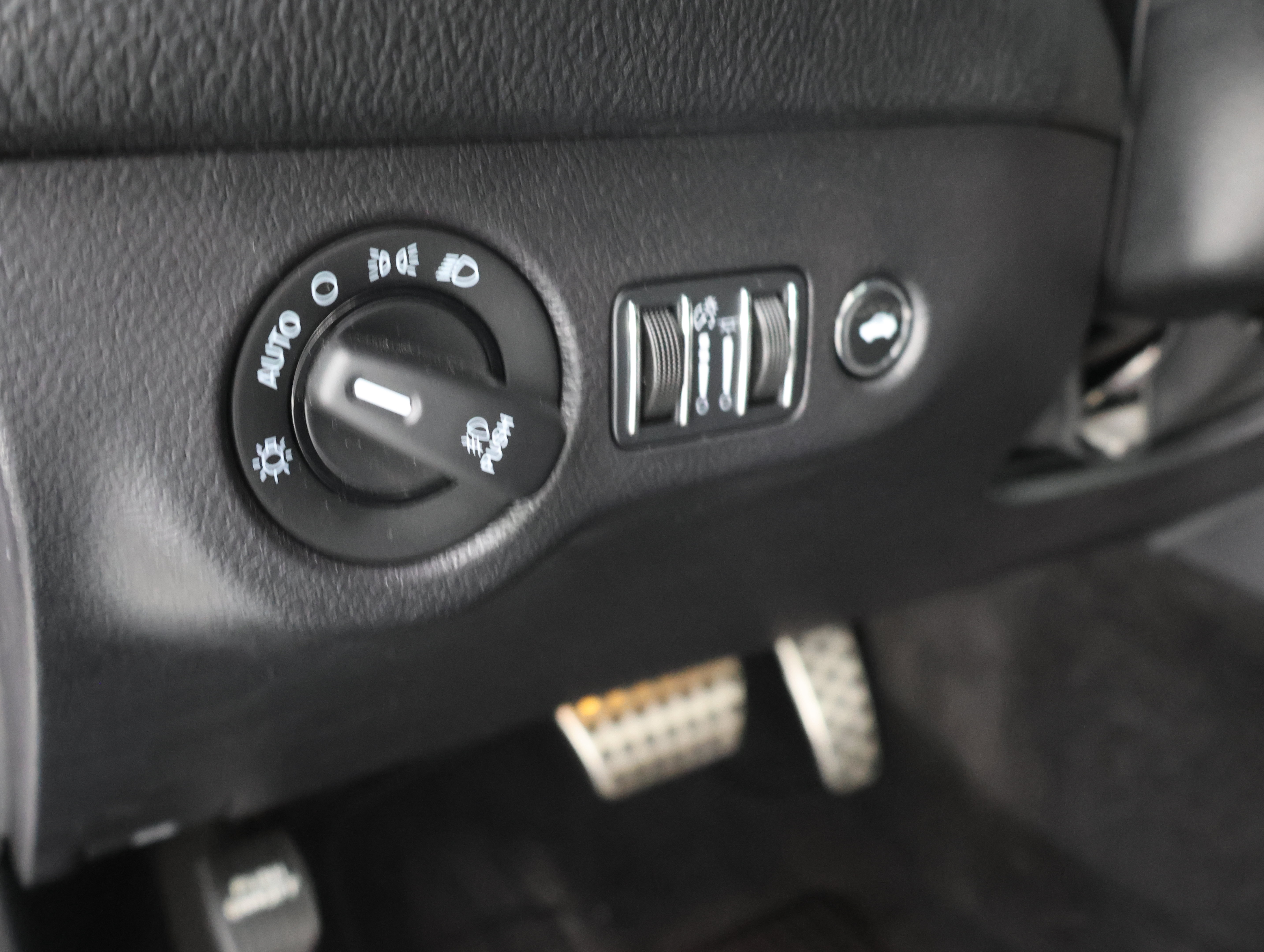 Used 2016 Dodge Challenger R/T Scat Pack RWD image 40