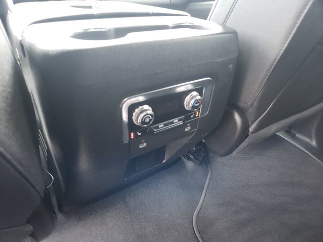 Used 2023 GMC Yukon SLT w/ SLT Luxury Package image 11