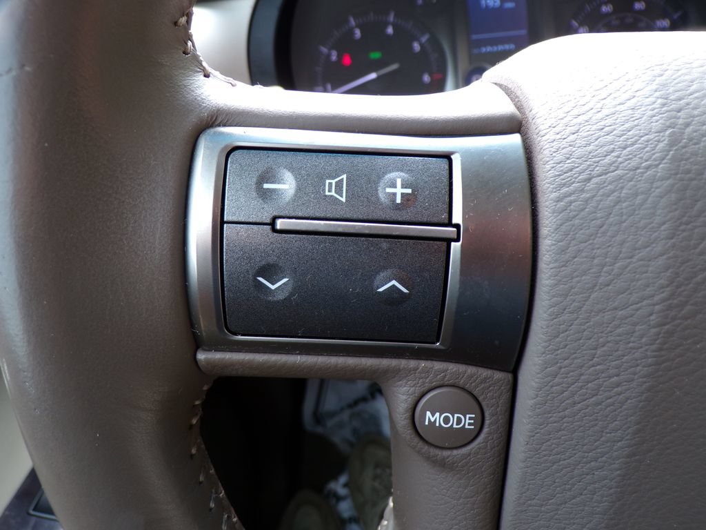 Used 2014 Lexus GX 460 w/ Premium Package AWD/4WD image 31
