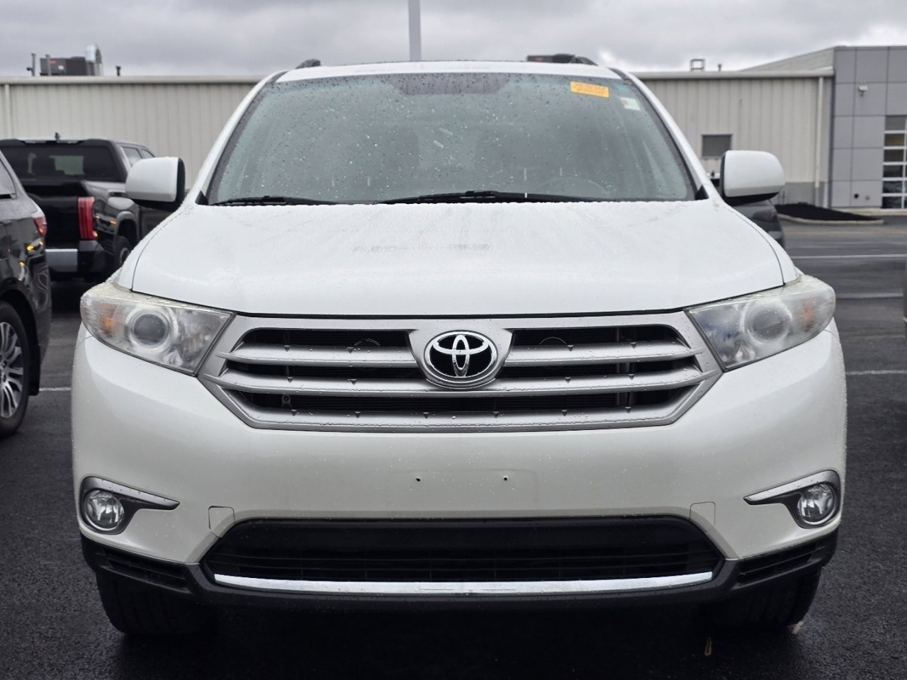 Used 2011 Toyota Highlander SE w/ Tow Pkg image 2