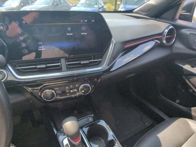Used 2025 Chevrolet Trax RS w/ Sunroof Package FWD image 16