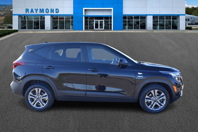 Certified 2023 Kia Seltos LX image 2