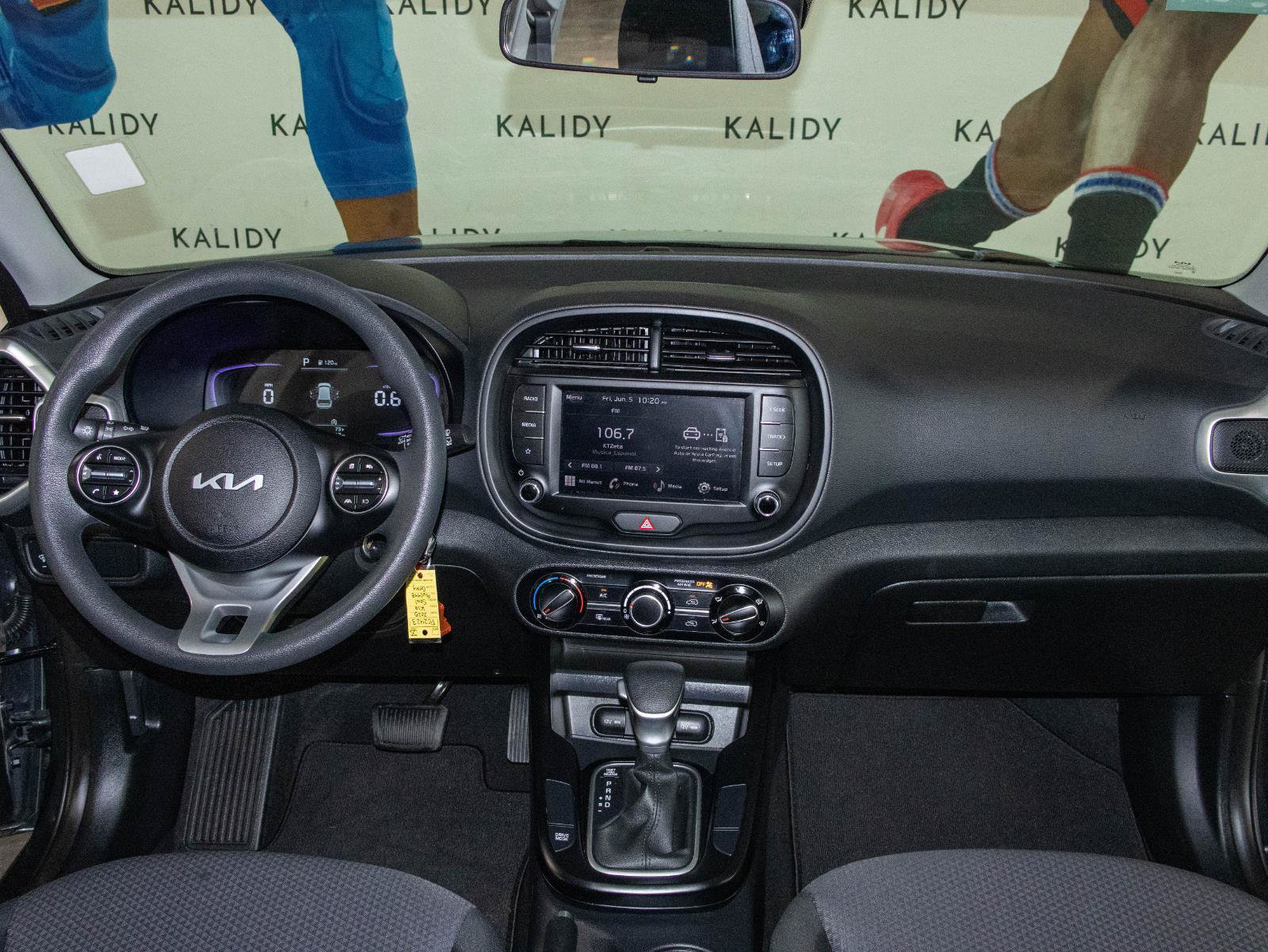 Used 2025 Kia Soul LX FWD image 3