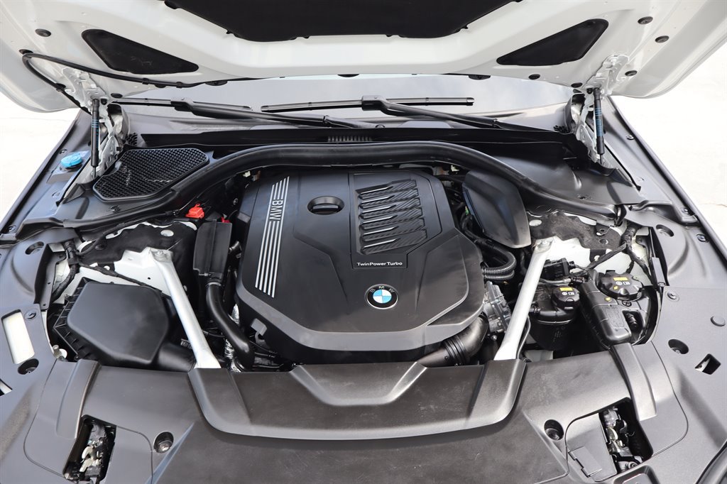 Used 2020 BMW 740i w/ M Sport Package RWD image 48