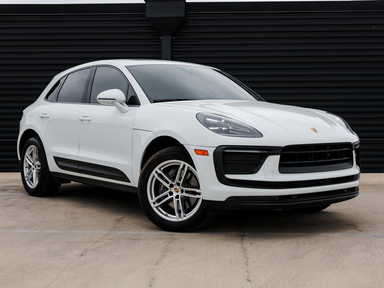 Certified 2022 Porsche Macan AWD/4WD image 9