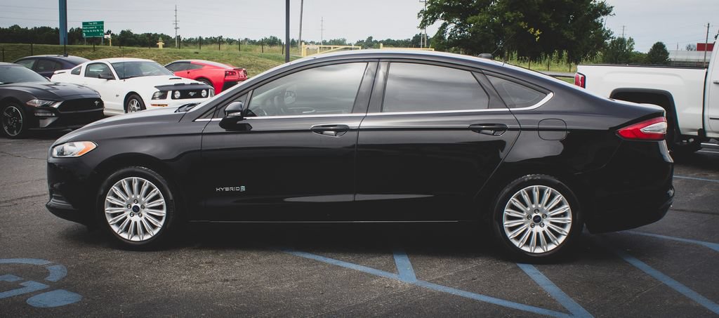 Used 2016 Ford Fusion SE FWD image 16