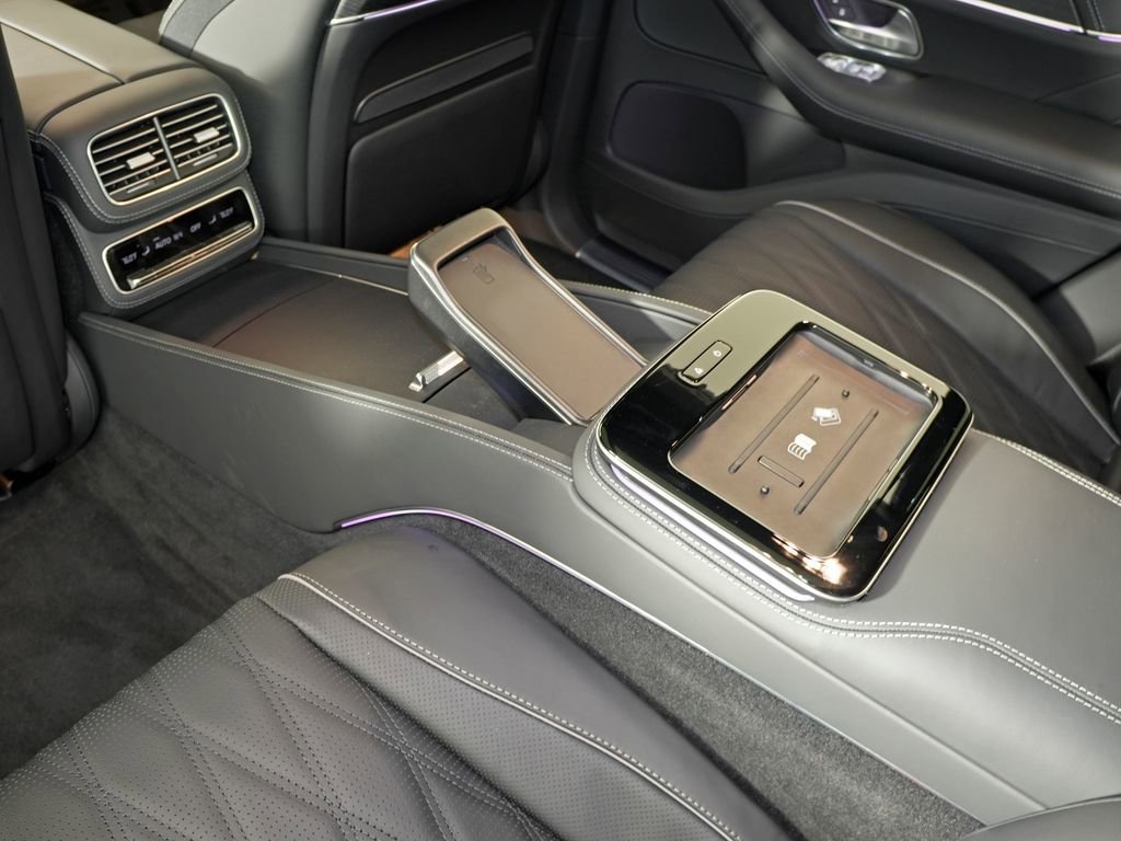 Used 2026 Mercedes-Benz Maybach GLS 600 4MATIC image 42