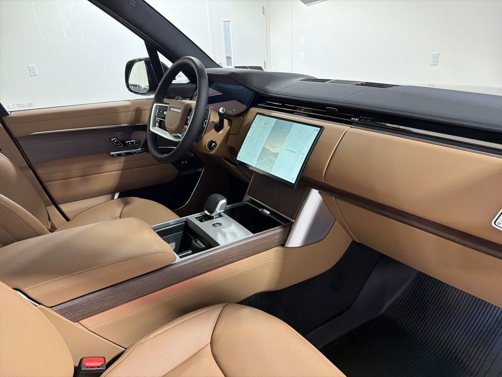 New 2026 Land Rover Range Rover Long Wheelbase SE image 24