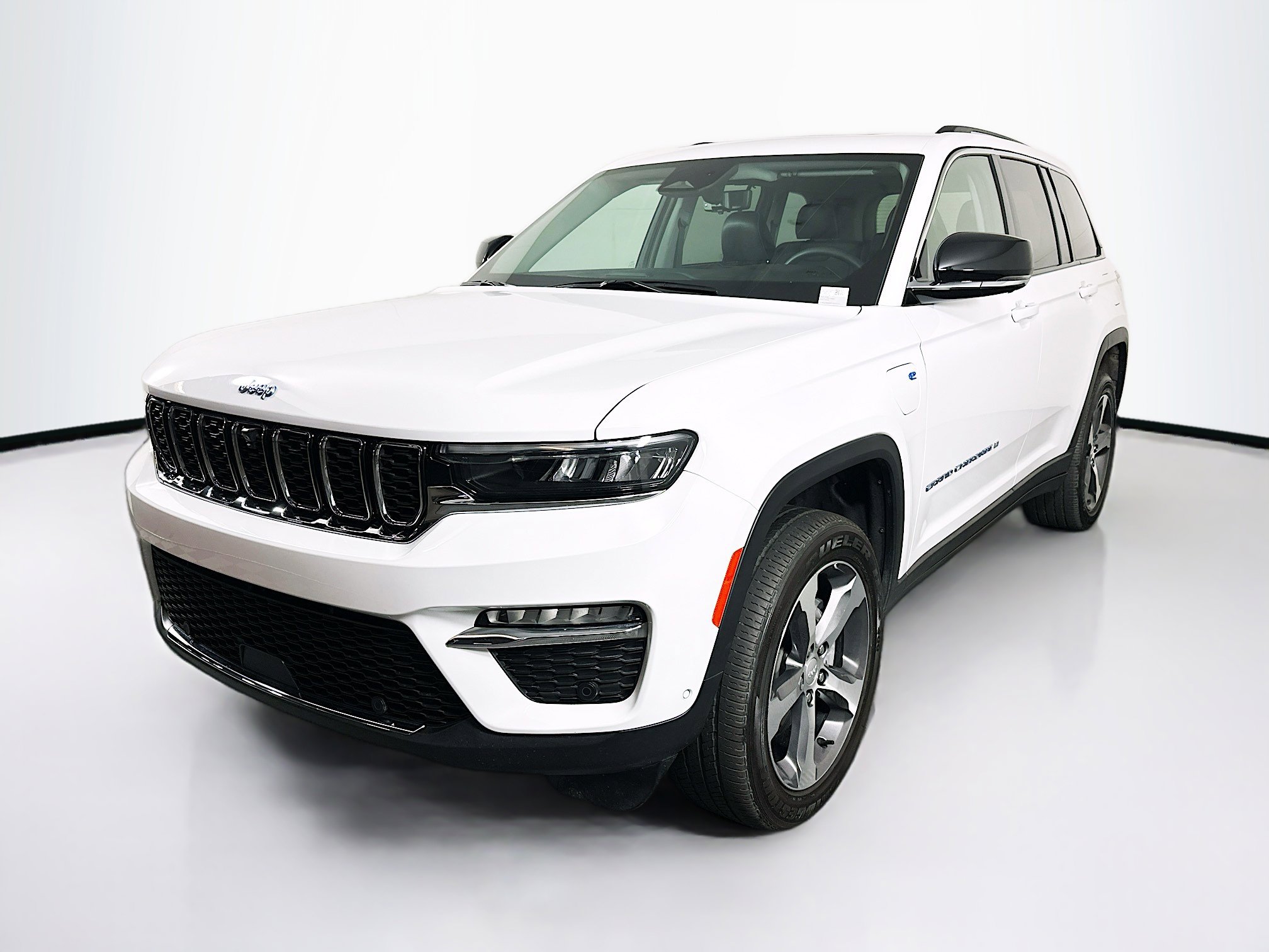 Used 2023 Jeep Grand Cherokee 4WD 4xe w/ Luxury Tech Group II image 3
